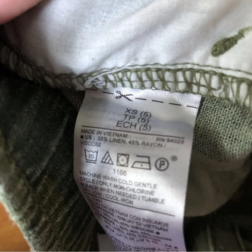 Old Navy linen blend camo print shorts in size XS (5)